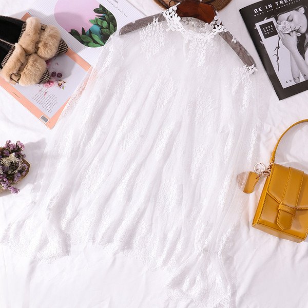 Modern átlátszó női blúz fehér és fekete színben, hímzéssel