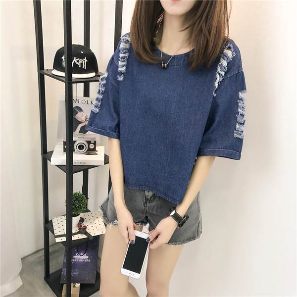 Aktuális női farmerblúz szakadt motívumokkal, két színben