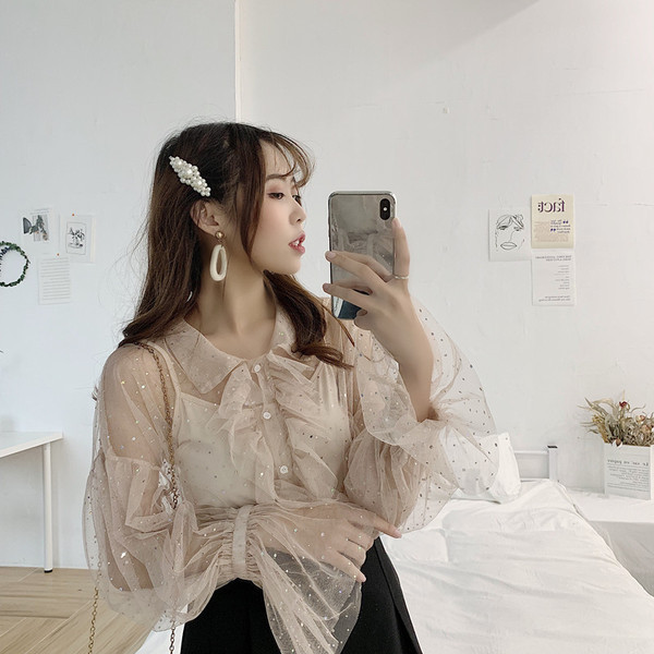 Egy éteri női ing krém-fekete szalaggal