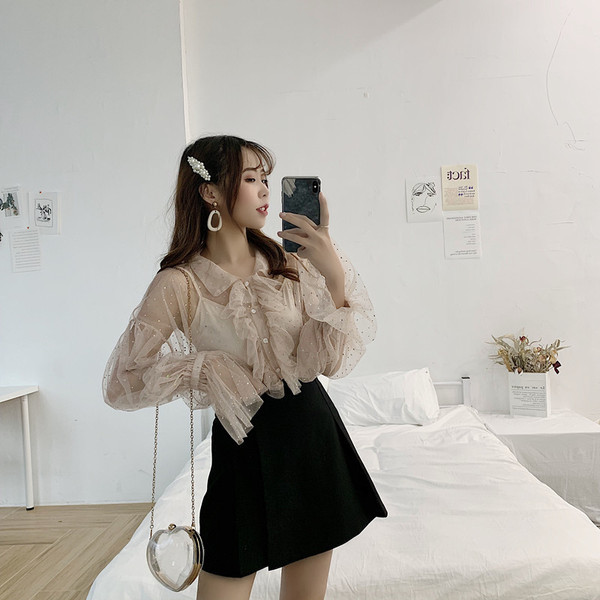 Egy éteri női ing krém-fekete szalaggal