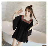 Μοντέρνο γυναικείο χιτώνα σε μαύρο και άσπρο χρώμα