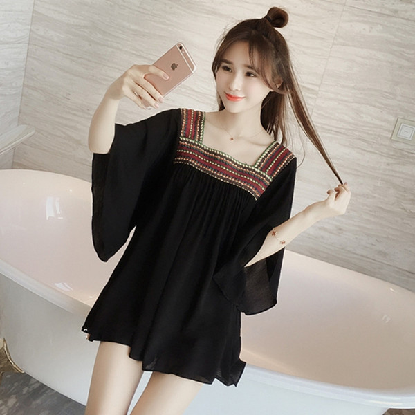 Μοντέρνο γυναικείο χιτώνα σε μαύρο και άσπρο χρώμα