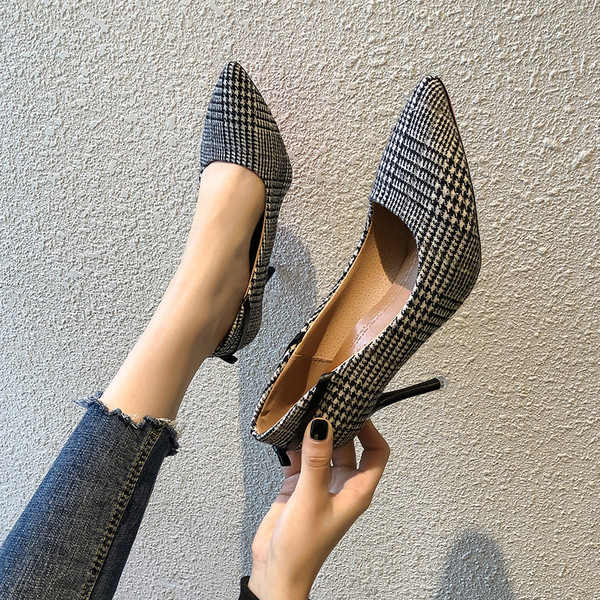 Stílusos, kockás női magas sarkú cipő