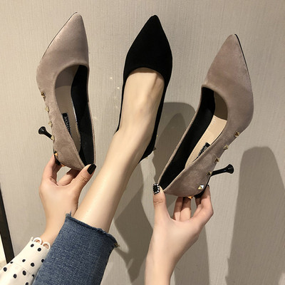 Заострен модел дамски обувки на висок ток в два цвята