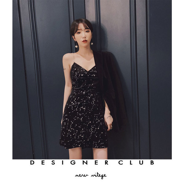 Casual γυναικείο φόρεμα  με πούλιες και λεπτές λουρίδες σε μαύρο χρώμα