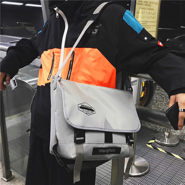 Stílusos férfi táska négy színben emblémával