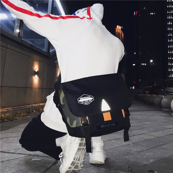 Stílusos férfi táska négy színben emblémával