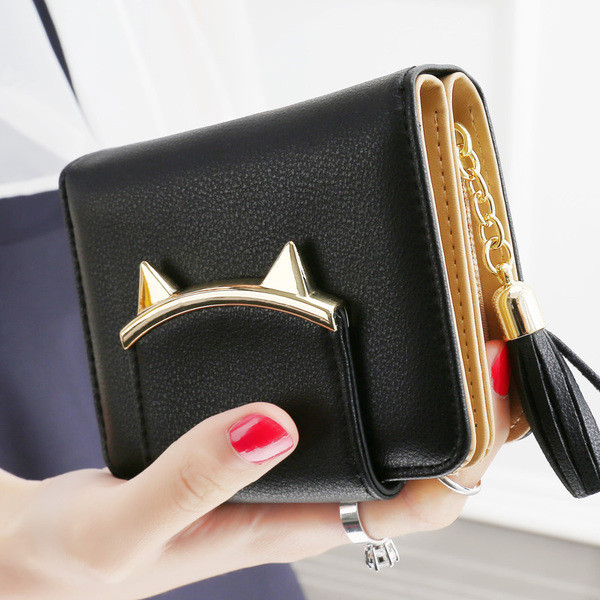 Női kis pénztárca bojt kiegészítővel több színben