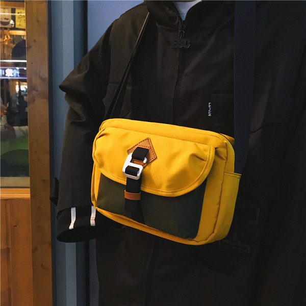 Férfi hétköznapi táska több színben, elülső zsebbel