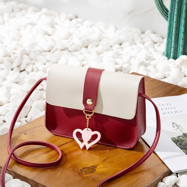 Új modell női táska medállal és fém csattal több színben