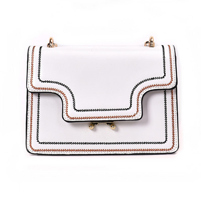 Stílusos női táska több színben fém csattal