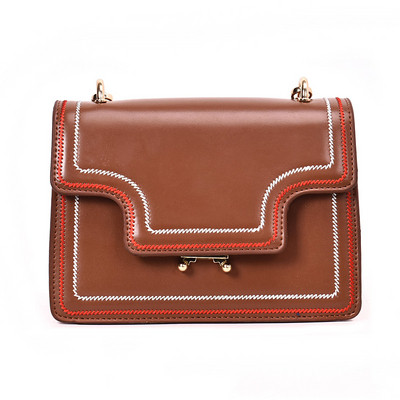 Stílusos női táska több színben fém csattal