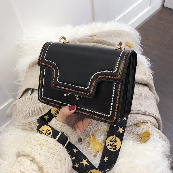 Stílusos női táska több színben fém csattal