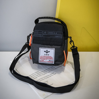 Modern férfi táska több színben emblémával