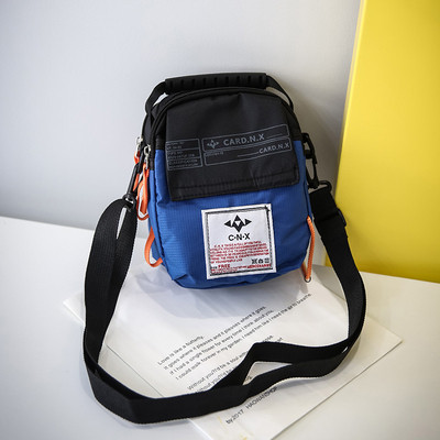 Modern férfi táska több színben emblémával