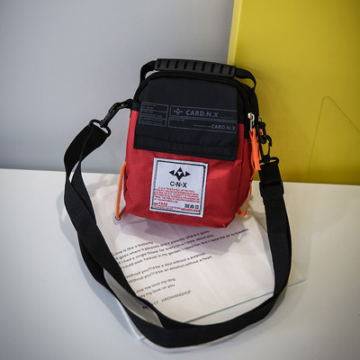 Modern férfi táska több színben emblémával