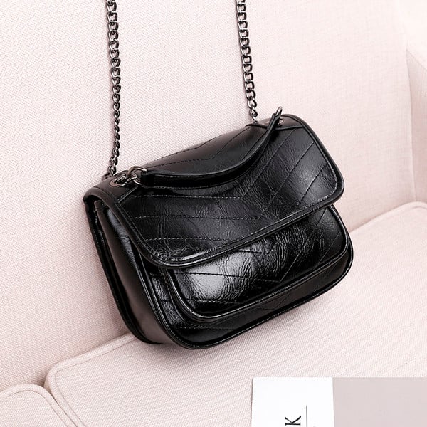 Γυναικεία τσάντα από οικολογικό δέρμα με μεταλλική αλυσίδα