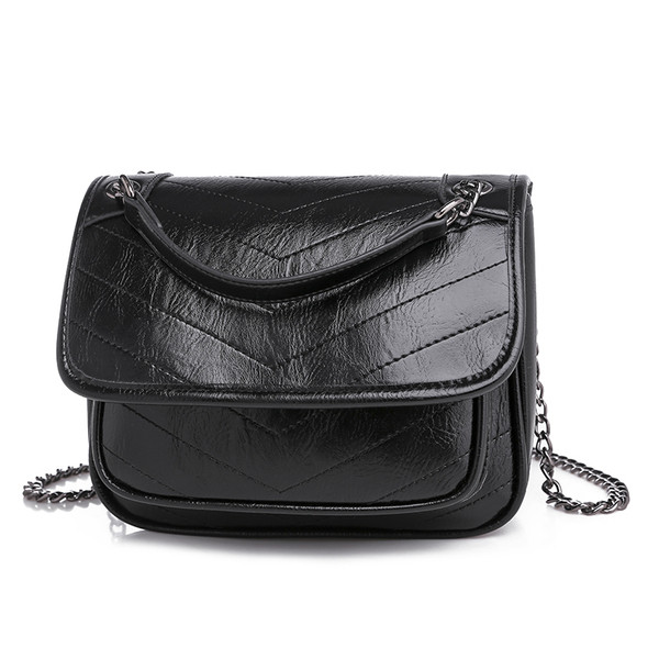 Γυναικεία τσάντα από οικολογικό δέρμα με μεταλλική αλυσίδα