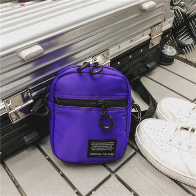 Kisméretű férfi modern táska több színben, elülső zsebbel