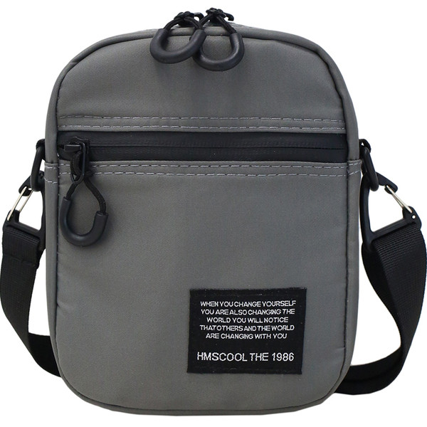 Kisméretű férfi modern táska több színben, elülső zsebbel