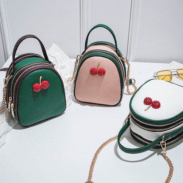 Új modell női táska több színben fém díszítéssel