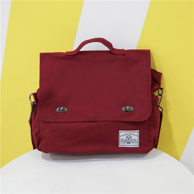 Modern férfi táska különböző színekben