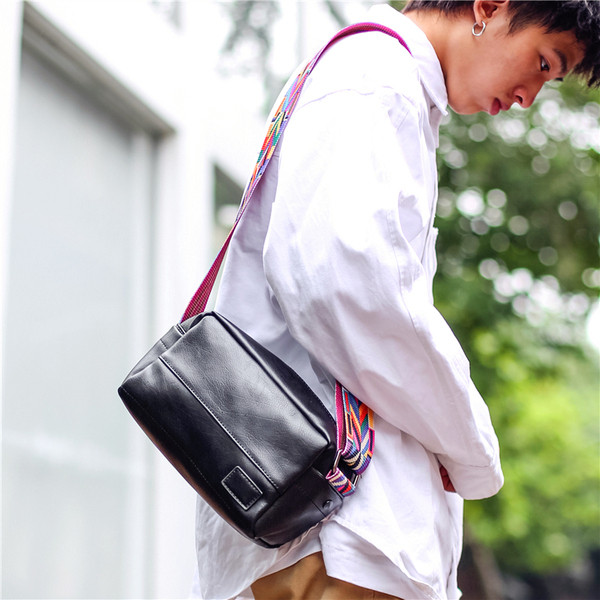 Geanta barbateasca moderna cu curea colorata in doua culori