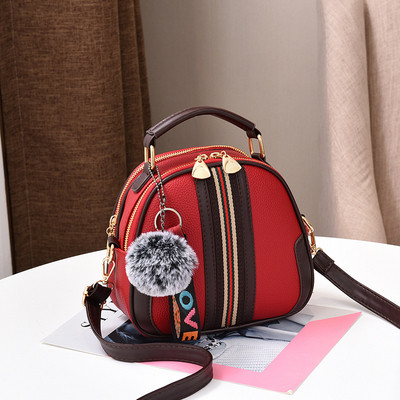 Modern női táska több színben, műbőr pehellyel