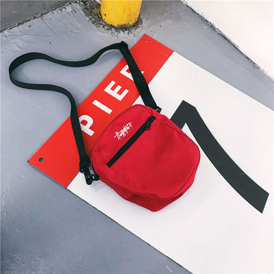 Modern férfi táska különböző színekben, felirattal