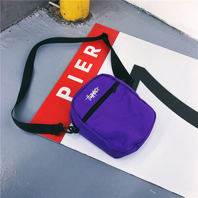 Modern férfi táska különböző színekben, felirattal