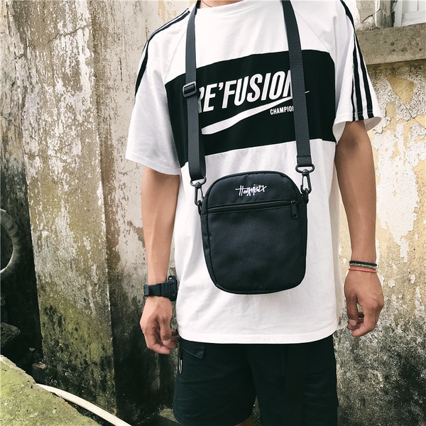 Modern férfi táska különböző színekben, felirattal