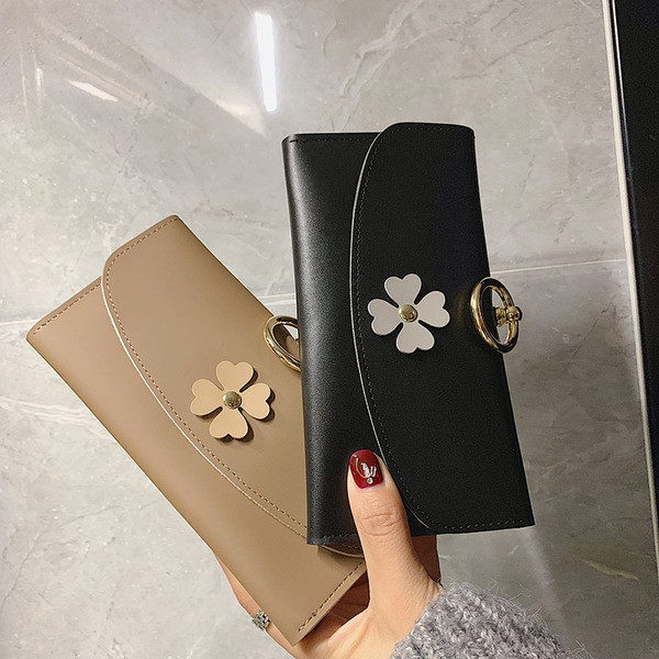 Női pénztárca 3D elemmel több színben