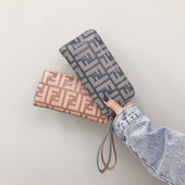 Modern női pénztárca cipzárral és rövid fogantyúval