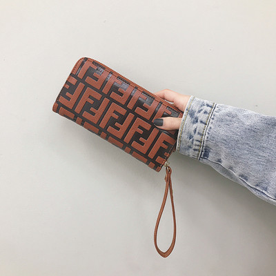 Modern női pénztárca cipzárral és rövid fogantyúval