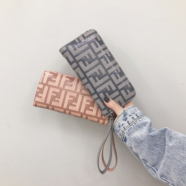 Modern női pénztárca cipzárral és rövid fogantyúval