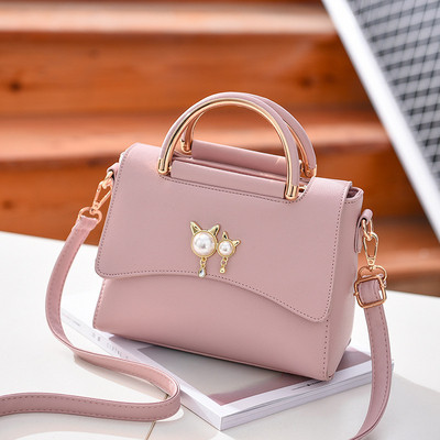 Μοντέρνα γυναικεία  τσάντα με μεταλλική  λαβή σε διάφορα χρώματα