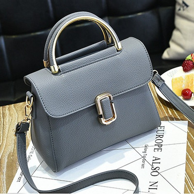 Stílusos női táska fém rögzítéssel