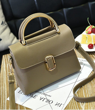 Stílusos női táska fém rögzítéssel