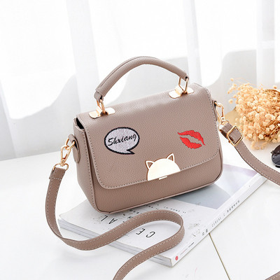 Geanta de dama eleganta cu broderie si element metalic