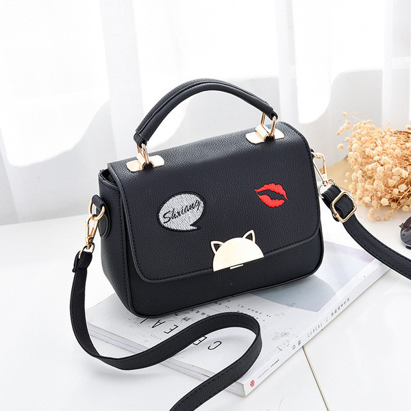 Geanta de dama eleganta cu broderie si element metalic