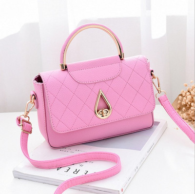 Stílusos női táska fém fogantyúval több színben