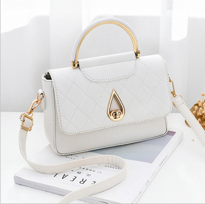 Stílusos női táska fém fogantyúval több színben