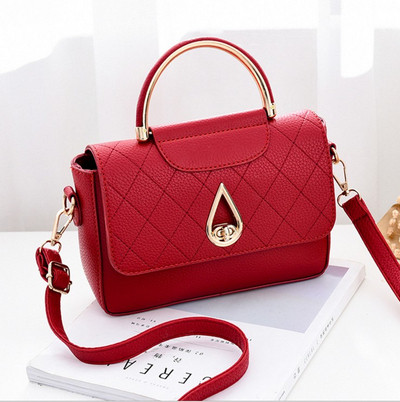 Stílusos női táska fém fogantyúval több színben