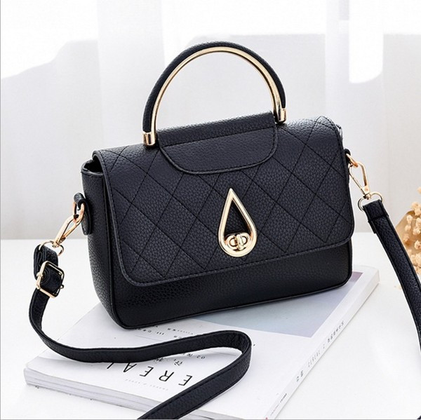 Stílusos női táska fém fogantyúval több színben