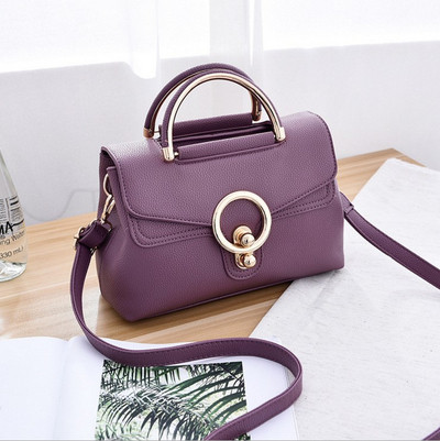 Modern női táska több színben, fém rögzítéssel