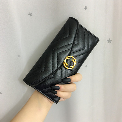 Γυναικείο κομψό πορτοφόλι με μεταλλικό κούμπωμα