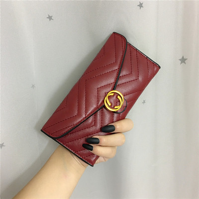 Γυναικείο κομψό πορτοφόλι με μεταλλικό κούμπωμα