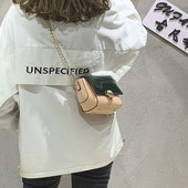 Modern női táska fém rögzítéssel, különböző színekben