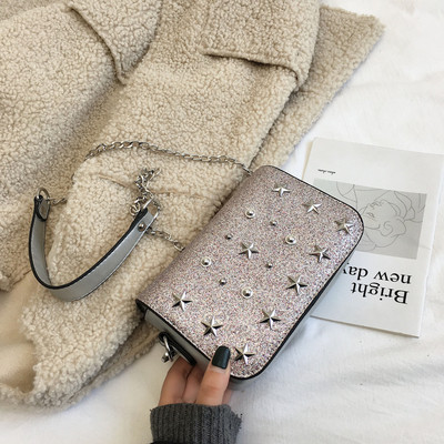 Modern női táska fém elemekkel és fém fogantyúval több színben