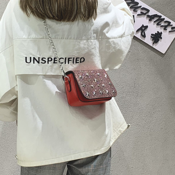 Modern női táska fém elemekkel és fém fogantyúval több színben